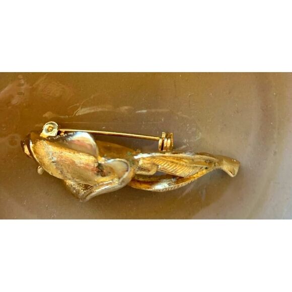 Beautiful brushed Gold Tone Rose Brooch, Stamped, Mint - Picture 4 of 4